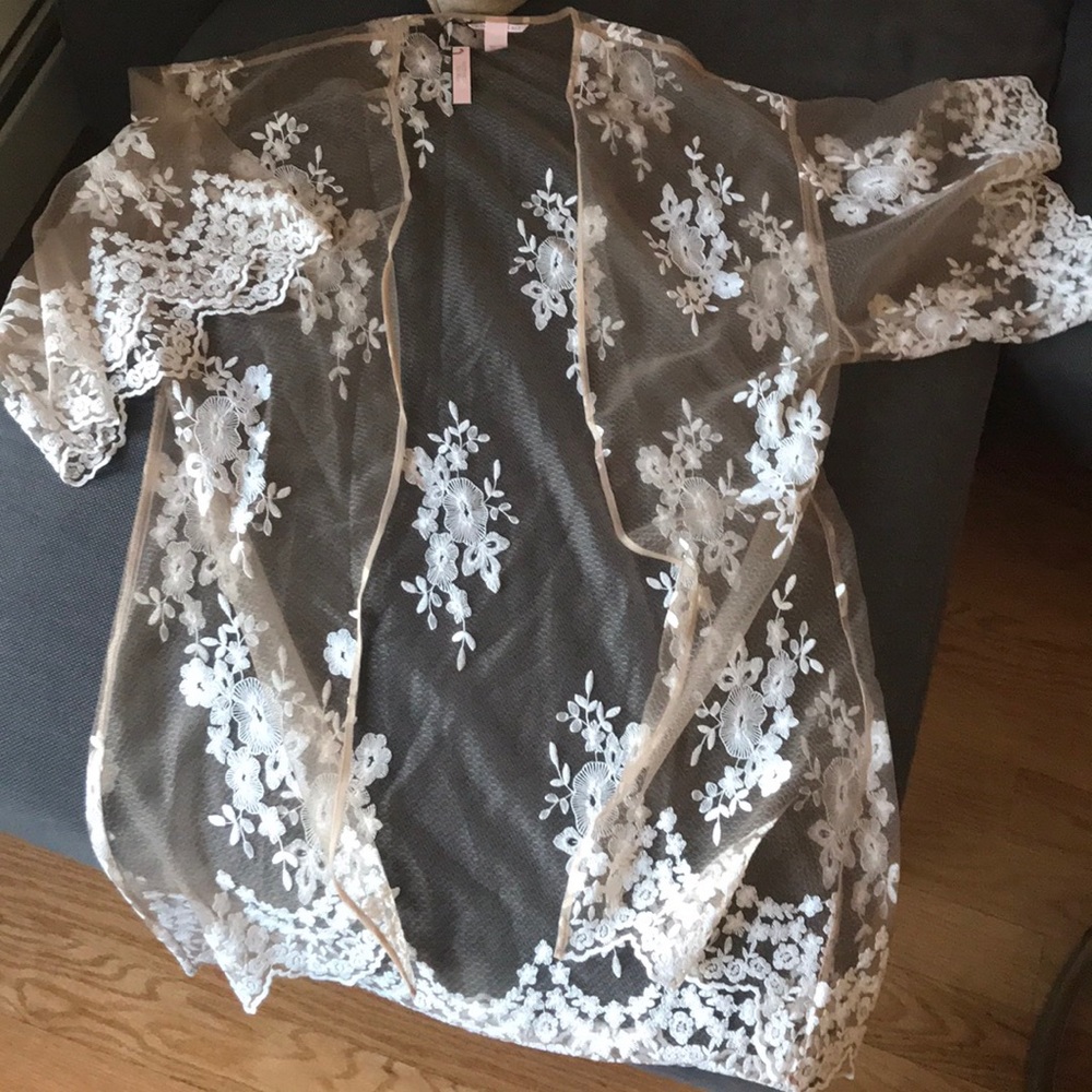 NWT. Victoria’s Secret XS/S sheer kimono